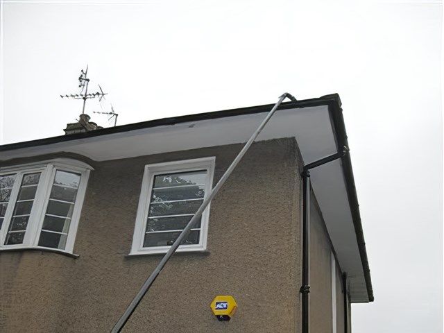 gutter-cleaning-6-kireth-ai